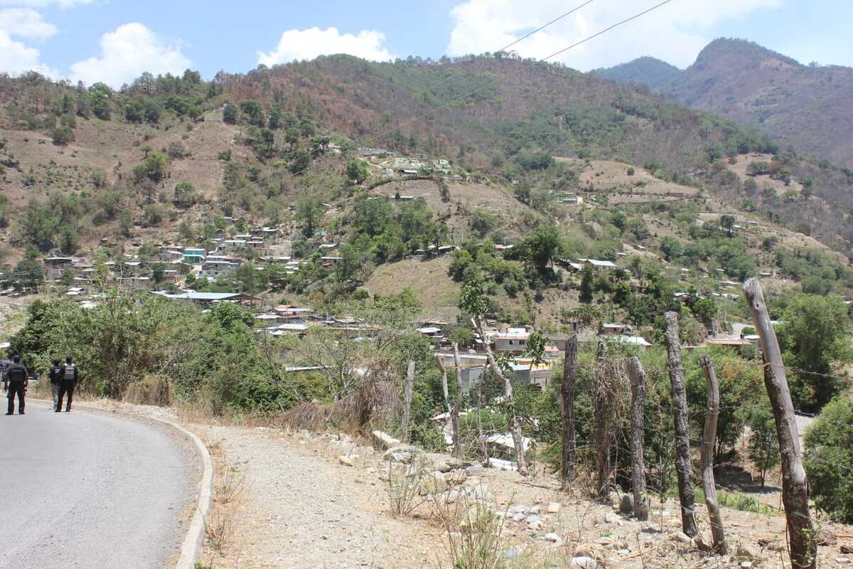 Civiles armados dejaron incomunicados Chichihualco, Guerrero. | Especial