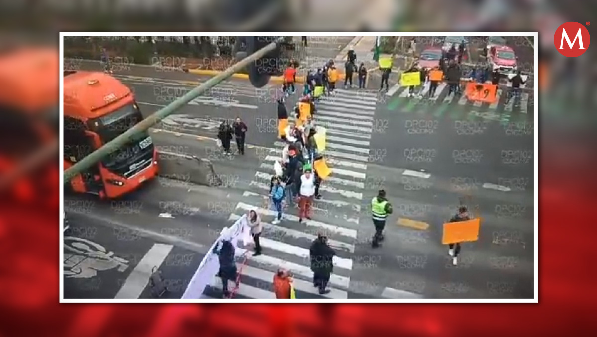 El bloqueo imposibilitó el servicio del Metrobús. | Especial