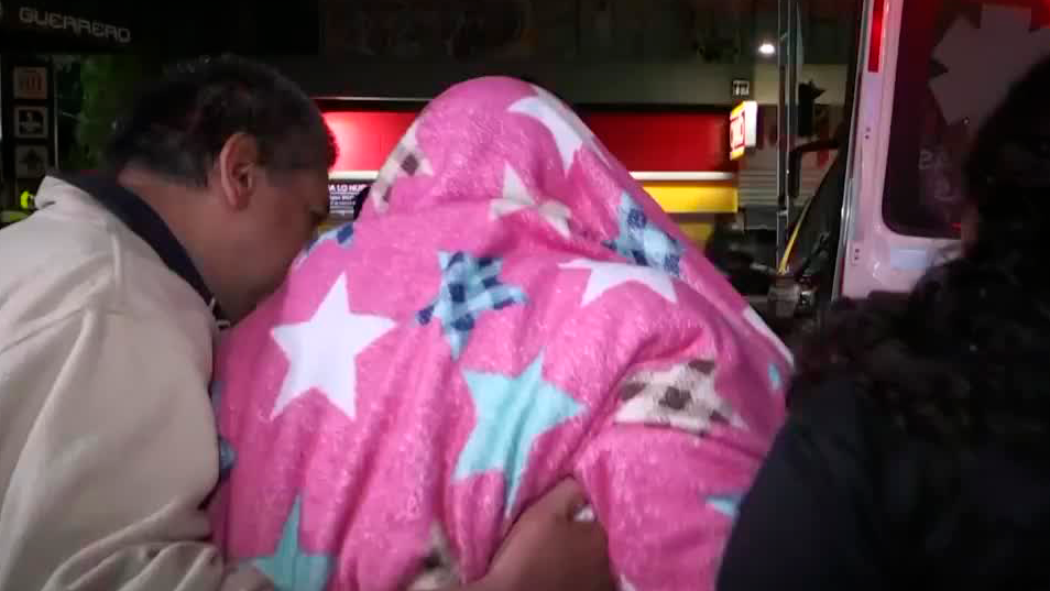 Familiares y amigos de Antonio García bloquean el Eje 1 Norte Poniente