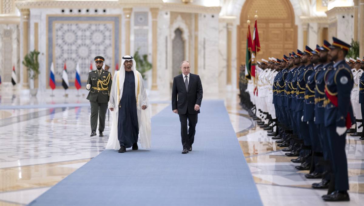 Vladimir Putin junto al canciller emiratí Abdullah bin Zayed Al Nahyan | AFP