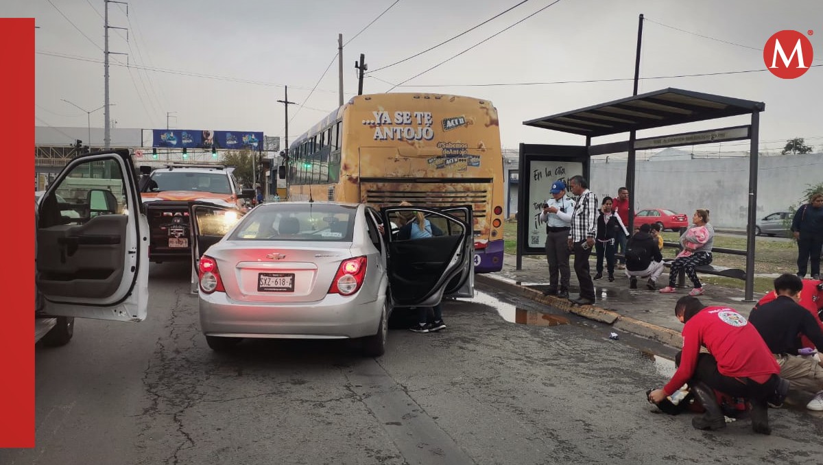 Choca camión en Monterrey. Foto: Especial