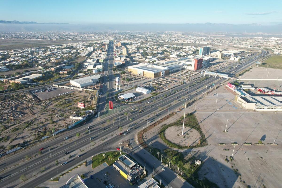 El gobernador de Coahuila, Manolo Jiménez Salinas, visitó La Laguna este jueves para dar arranque a la construcción del Giro Independencia.