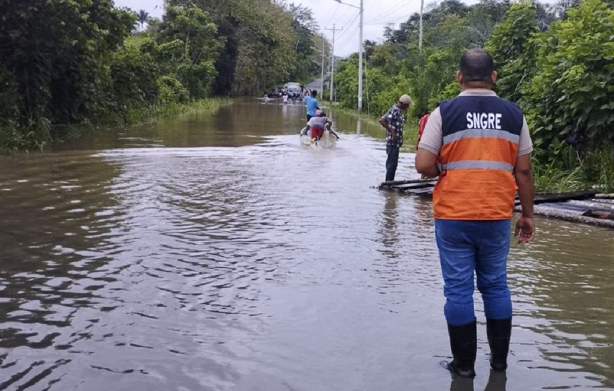 Inundaciones por lluvias en Ecuador (AFP)