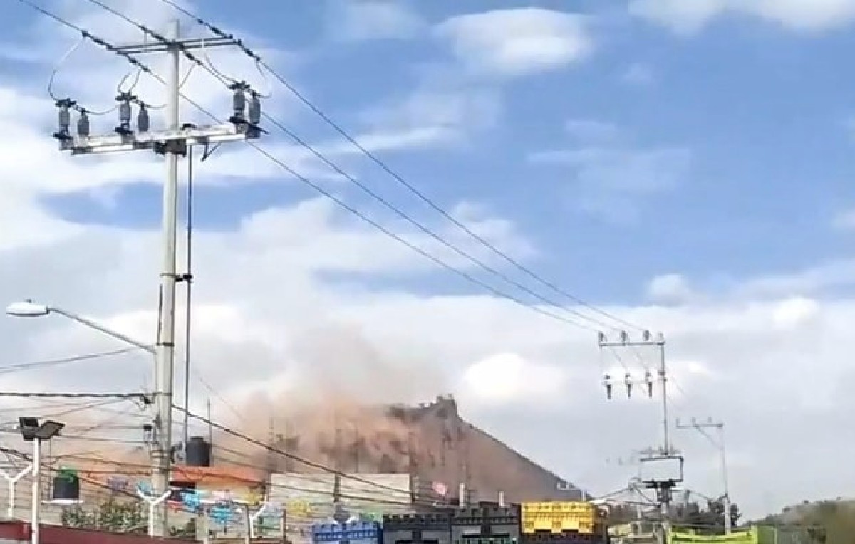 Polvadera en el Cerro de las Minas desatada por el sismo (Redes sociales)