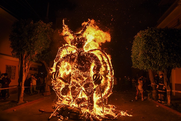 Queman “al diablo y a la corrupción” en festival de Guatemala