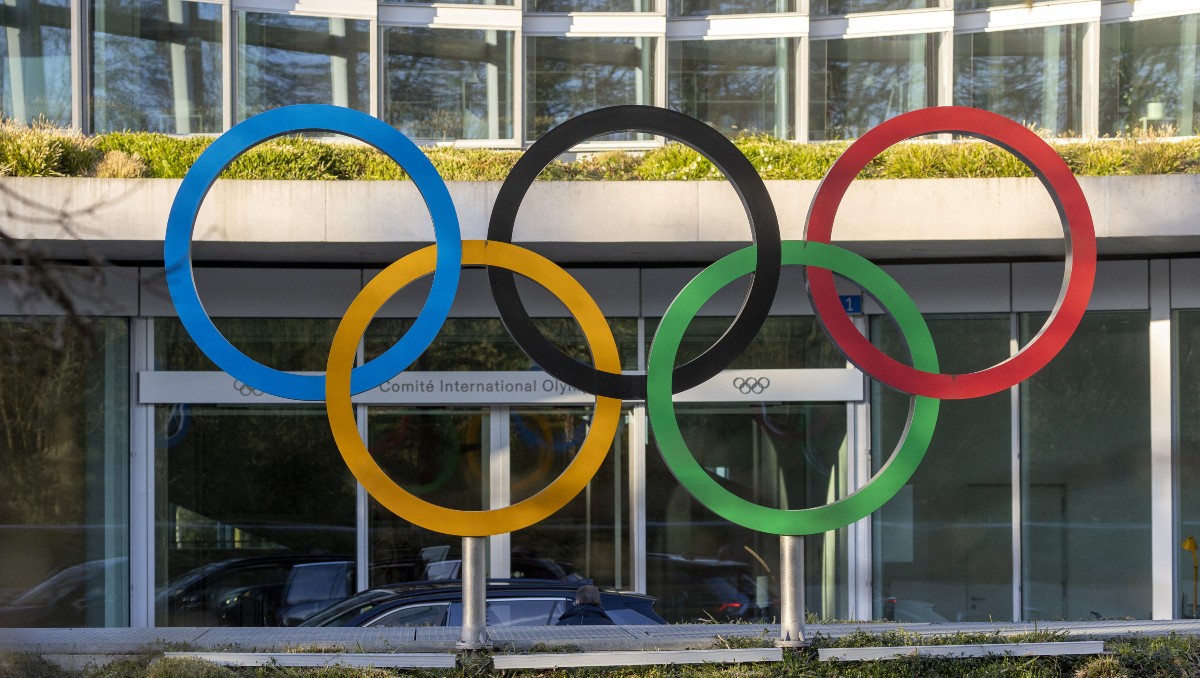 Atleta rusos podrán participar en París 2024 pero con bandera neutral (Reuters)