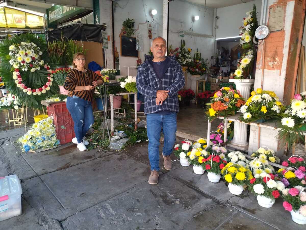 Las personas que participan en las peregrinaciones en auto o camión adornan sus unidades, pero no como antes lo hacían, cuando las “tapizaban”.