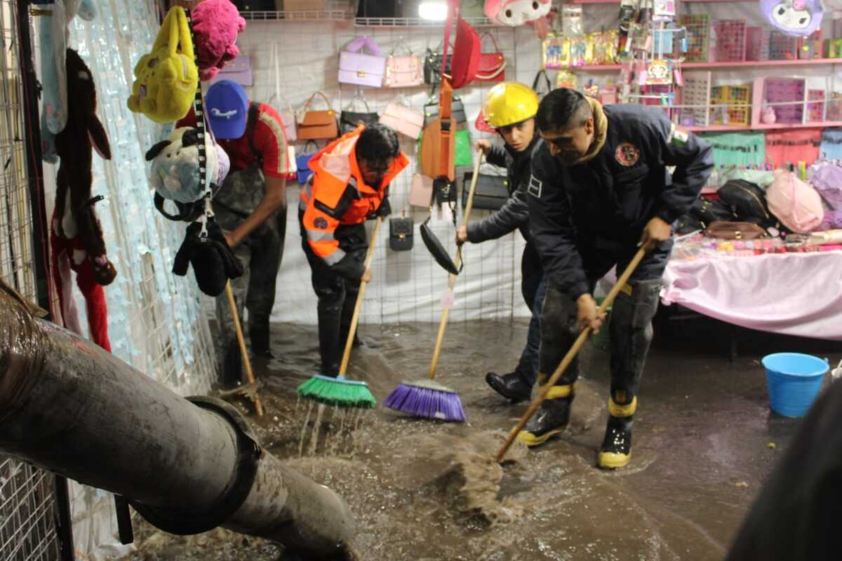 Inundación en Bazar Navideño de Tizayuca.