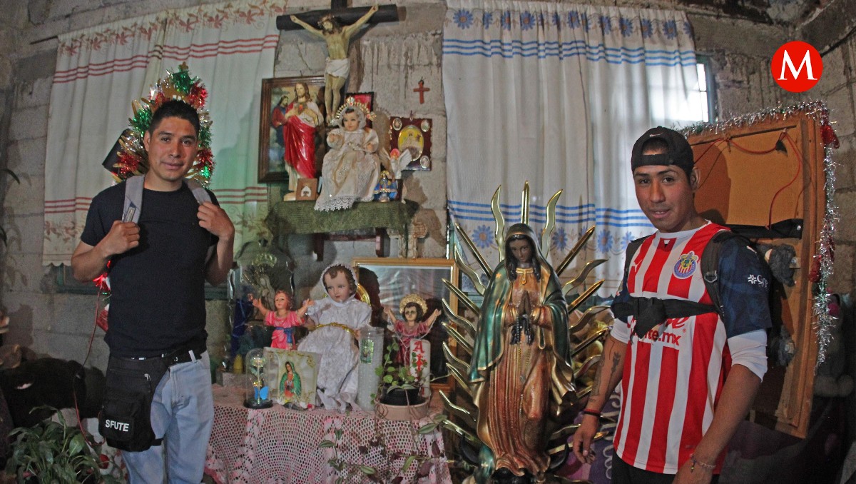 José y Juan Carlos Pérez Reyes, peregrinos poblanos que van a la Basílica de Guadalupe | Melanie Torres