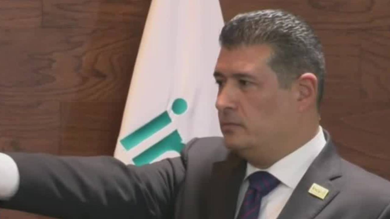 Adrián Alcalá gana la elección como el nuevo presidente del INAI