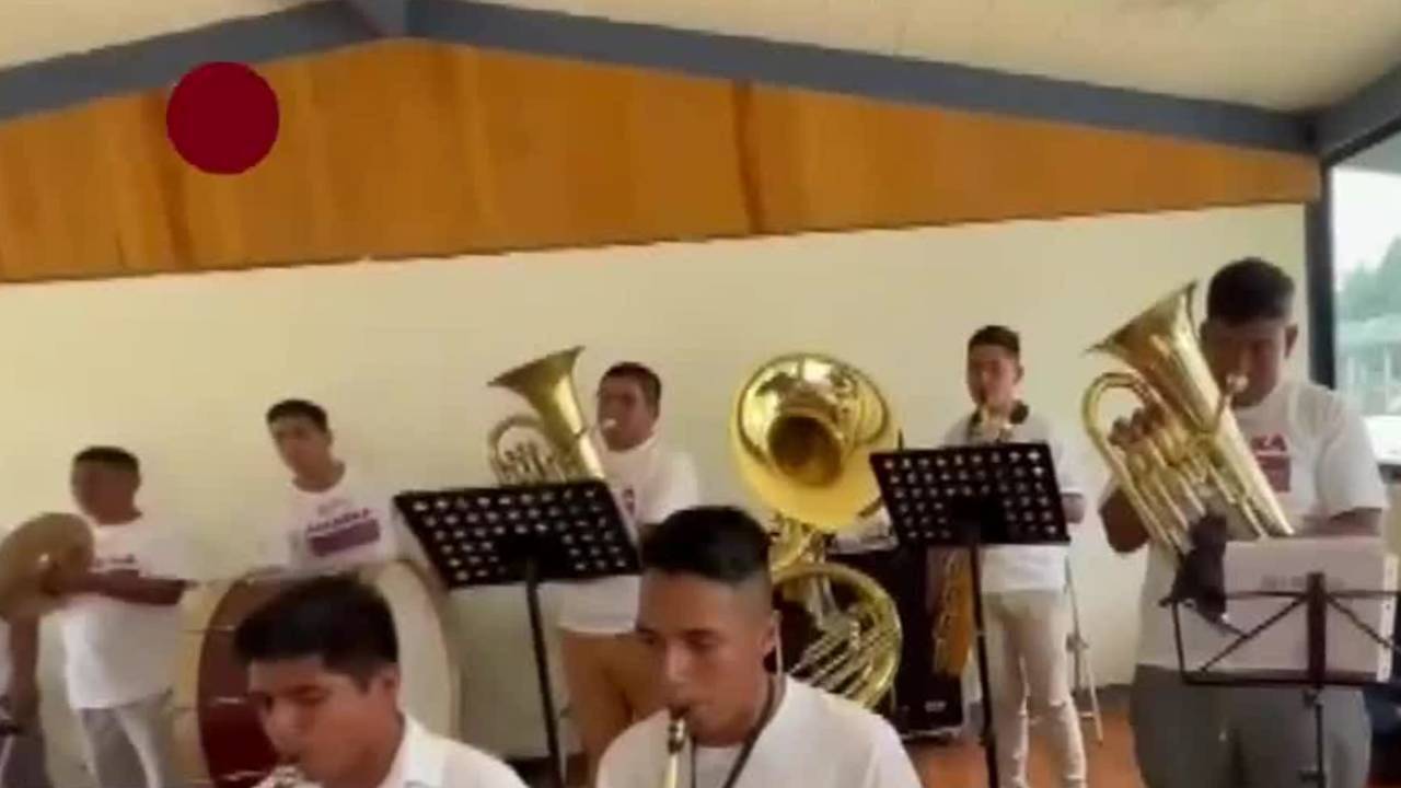 Enseñan a jóvenes a tocar instrumentos musicales en cárceles de Oaxaca