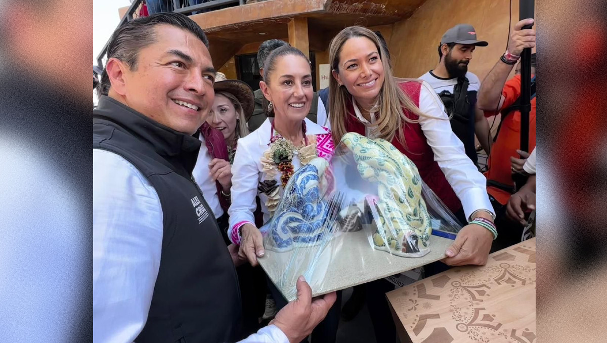 Alex Cruz entrega presente a Claudia Sheinbaum en Puebla | Especial