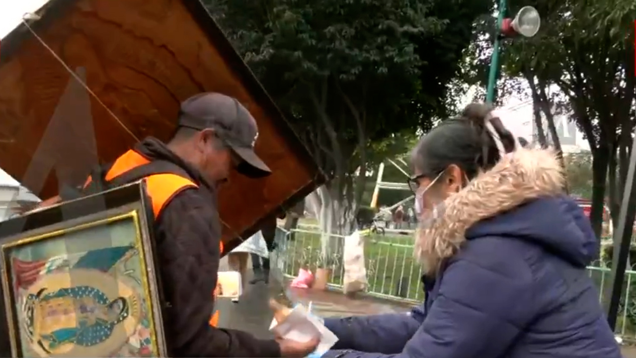 Habitantes regalan comida a peregrinos en Ecatepec, Edomex