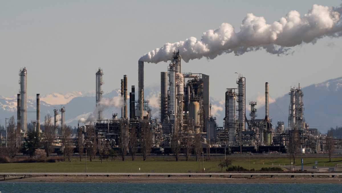 Por otra parte, la presidencia de la COP28 publicó un borrador para disminuir, gradualmente, la explotación de estos recursos naturales. | Reuters