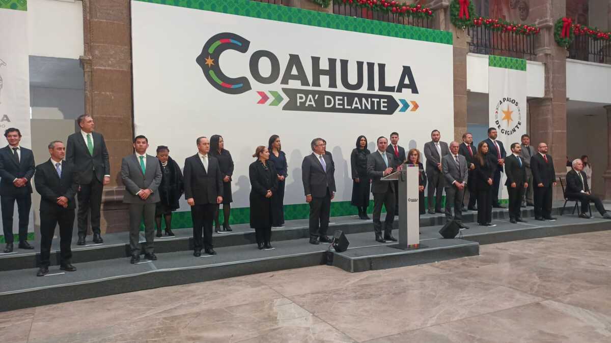 En punto de las nueve de la mañana, en el patio principal de Palacio de Gobierno, Manolo Jiménez llevó a cabo el anuncio. | Especial