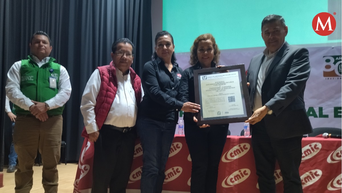 Delegación del CMIC en Tamaulipas recibió una reconocimiento del IMSS.