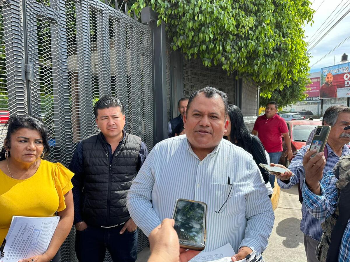 Despedidos de la FGE solicitan juicio contra fiscal.
