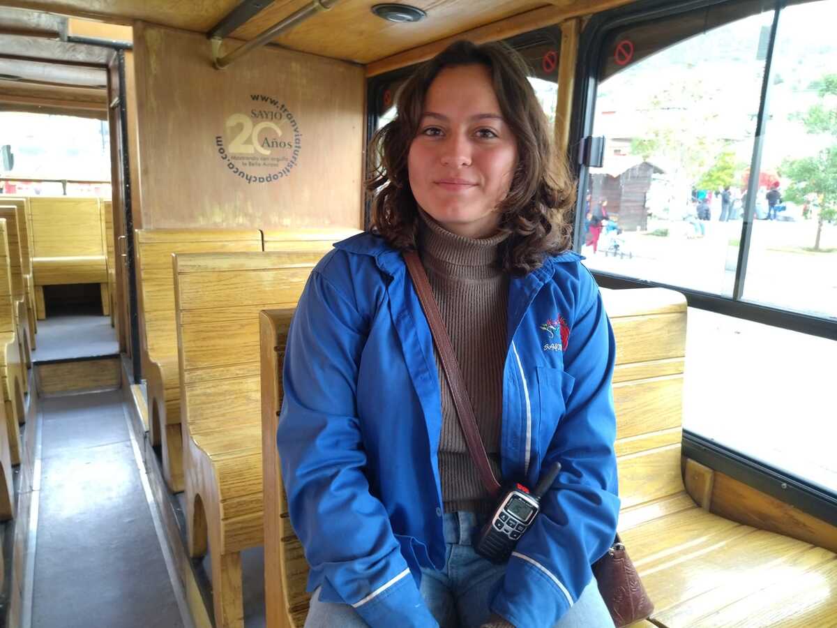 Mariana se integró al negocio familiar de los tranvías turísticos,  trabajo que disfruta y donde se ve creciendo profesionalmente (Alejandro Reyes)