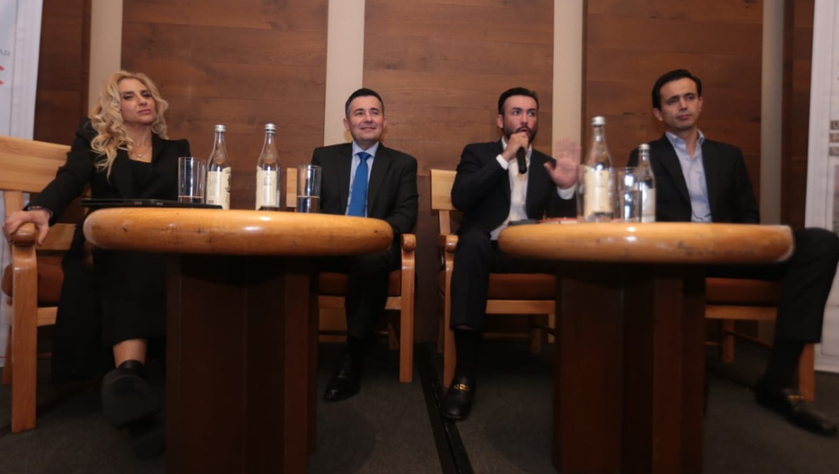 Armando González, Fernando Galván, Elena Achar, de Proistmo, y más encabezaron la presentación de Texistepec. Foto: (Jesús Quintanar)
