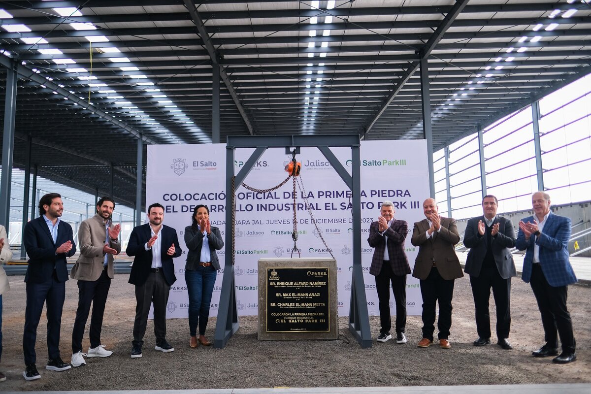 Se colocó la primera piedra de  El Salto Park III. (Cortesía)