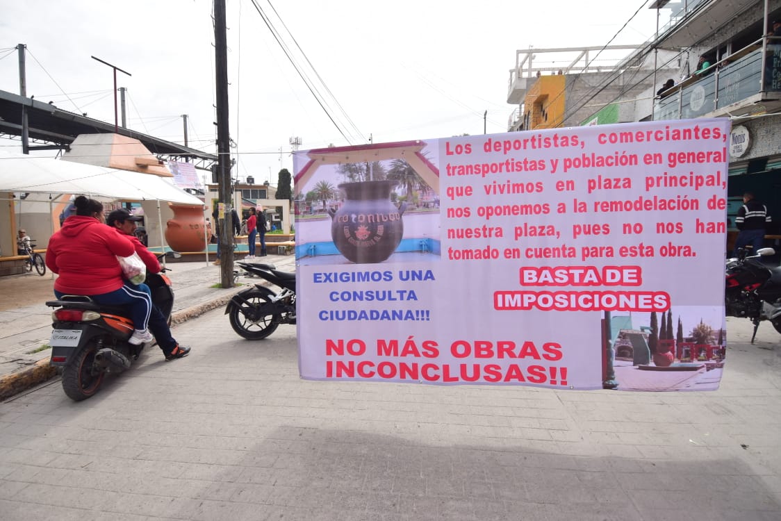 Comerciantes se manifestaron con lonas. (Francisco Villeda)