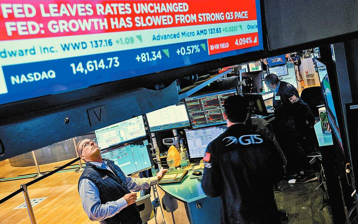 Los inversionistas festejaron las perspectivas de menores costos de endeudamiento. Reuters