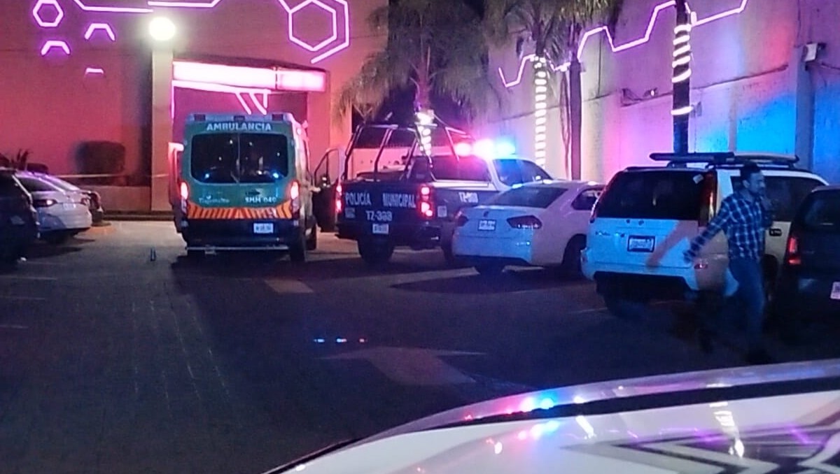 Servicios médicos atienden a hombre baleado en Tlajomulco, aunque perdió la vida (Vicente Torres Alfaro)