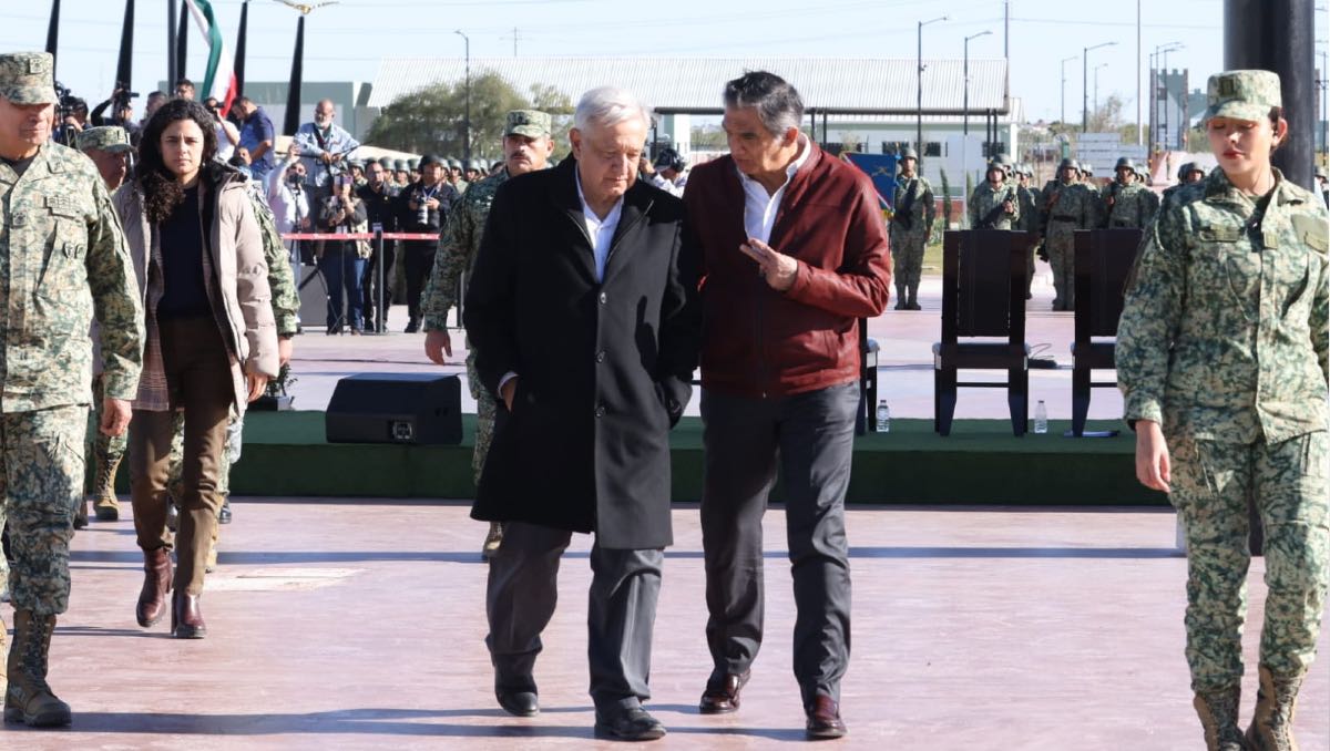 AMLO con Américo Villarreal en inauguración de cuartel militar en Nuevo Laredo.