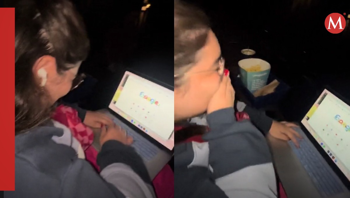 Joven se vuelve viral por hacer home office en el cine | Captura