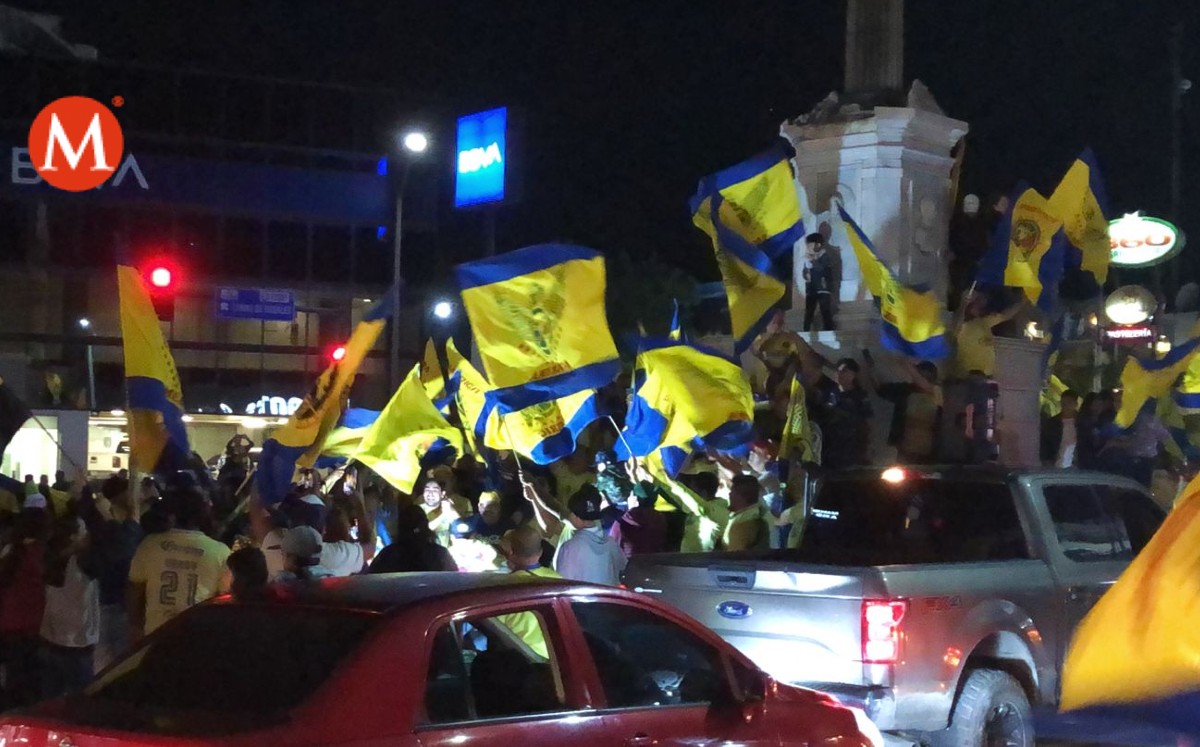 Aficionados del América festejan en Avenida Hidalgo de Tampico