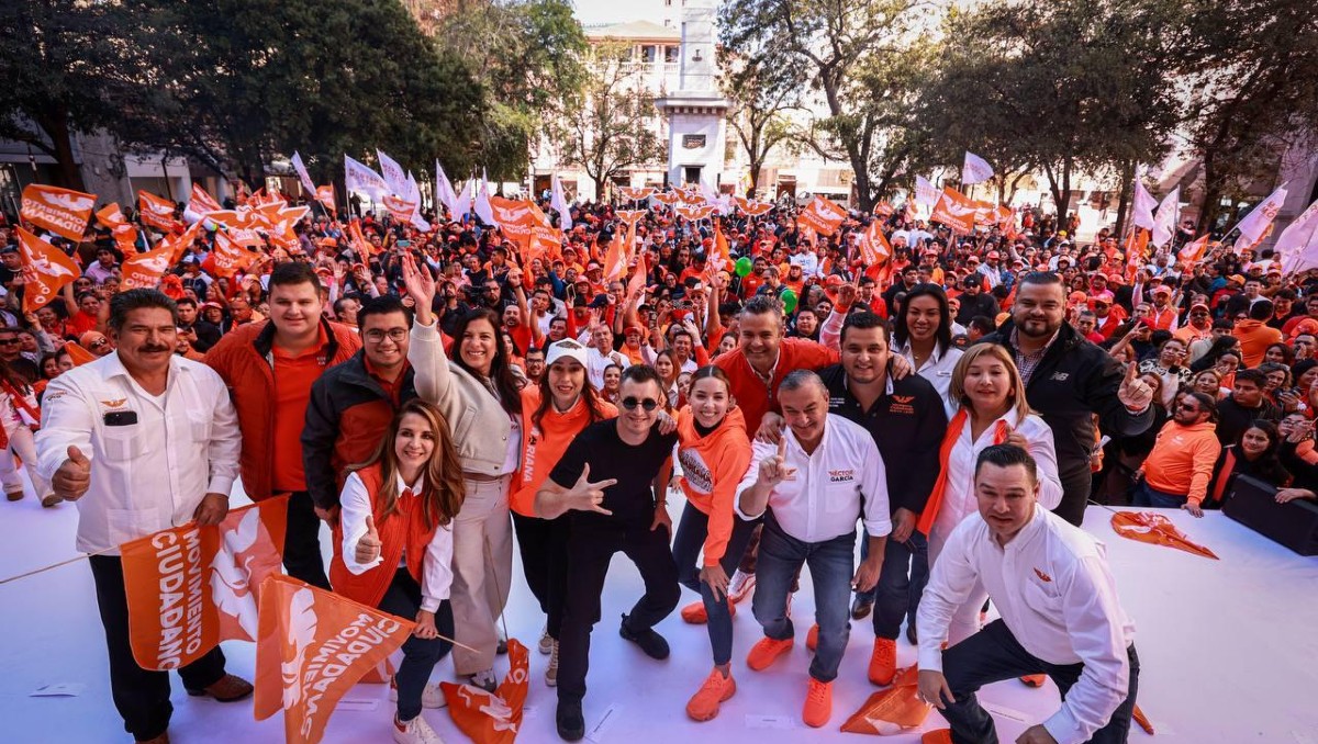 Mariana Rodríguez estuvo acompañada por integrantes de Movimiento Ciudadano. Foto: Especial
