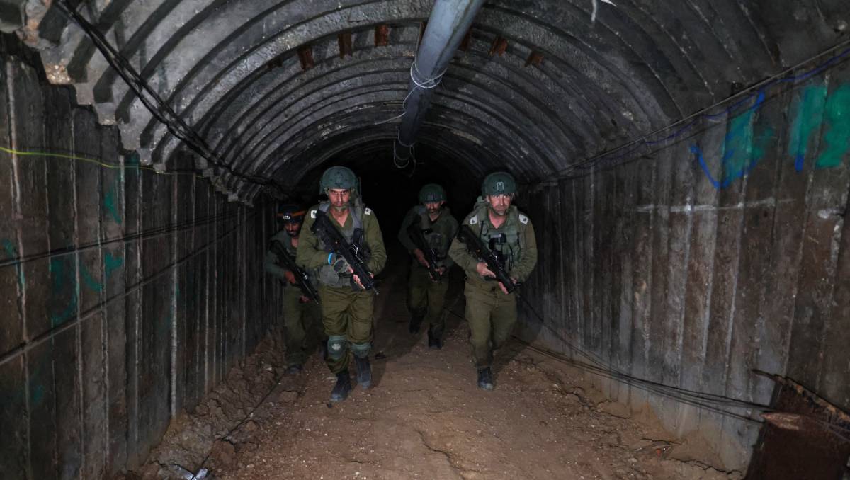 Soldados israelíes dentro del túnel de Hamás en Gaza | AFP