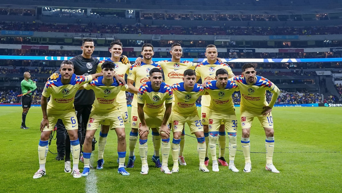 Vendedores se adelantan y ofrecen playera de América con 'la 14' previo a la final de la Liga MX (Imago7)