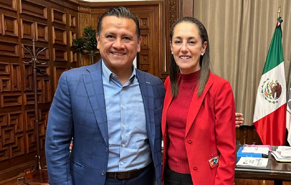 Carlos Torres Piña junto a Claudia Sheinbaum (Especial)