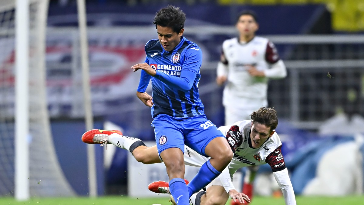 Chivas ficha a delantero ex de Cruz Azul para sus fuerzas básicas (Imago7)