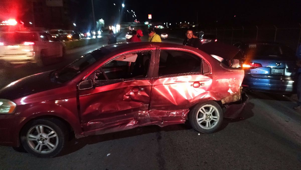 Choque de varios autos provoca largas filas en carretera Tampico-Mante. (Jaime Maya)
