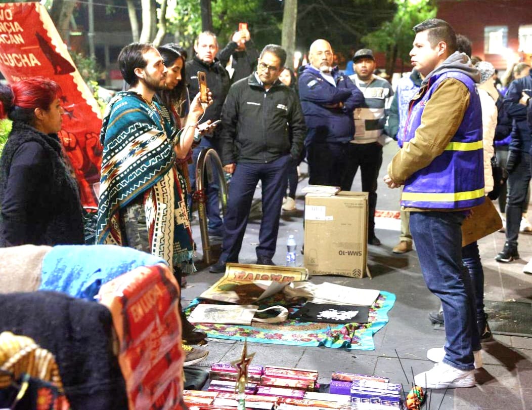 Un grupo identificado como “nativos de la comunidad otomí” protestaron en la demarcación utilizando a menores de edad.