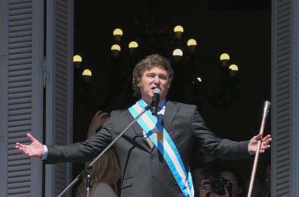 Milei transforma Argentina: Desregulación y reformas económicas radicales | Agencia EFE