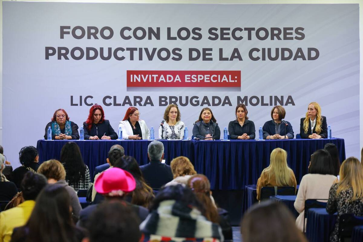 Clara Brugada hizo un llamado a las mujeres para romper los techos de cristal.