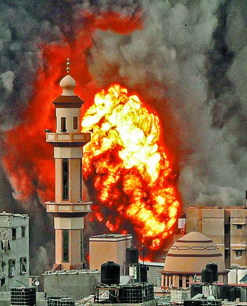 Explosión tras ataque israelí en la ciudad de Rafah. AFP
