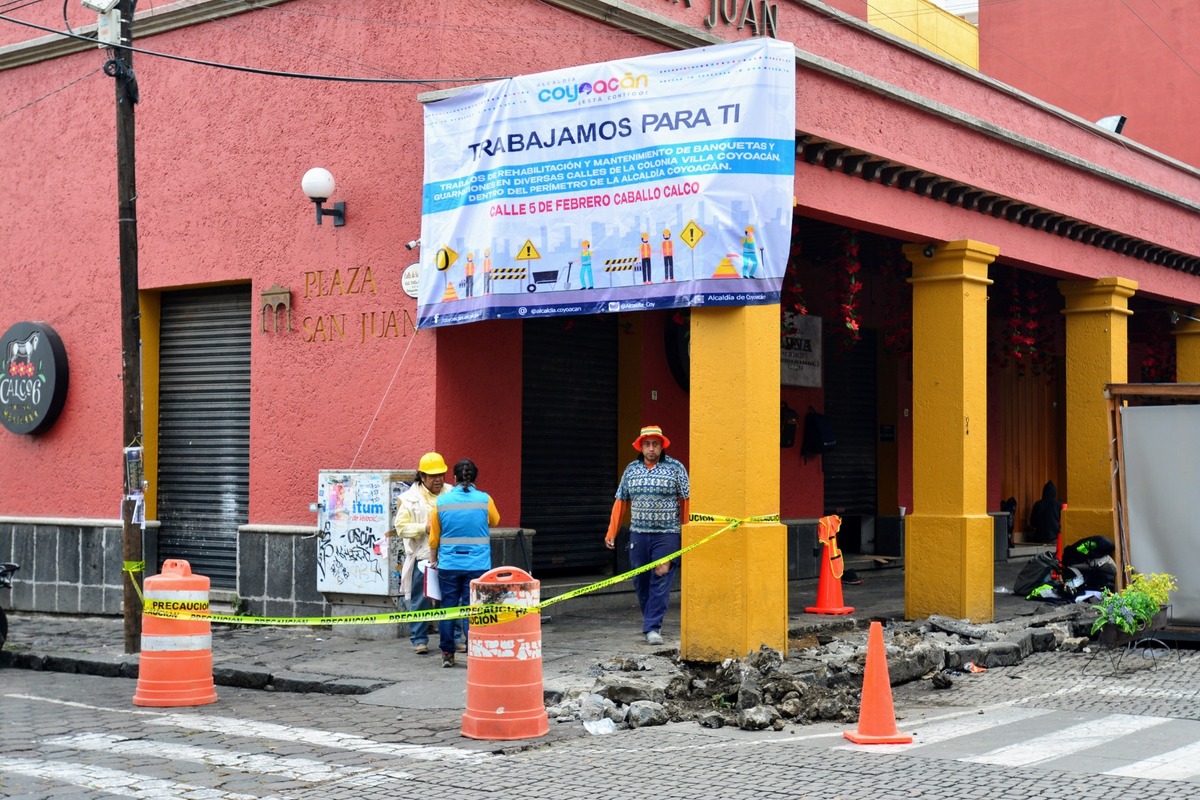 Personal de la dirección general de Obras y Servicios Urbanos son los encargados de esta restauración.
