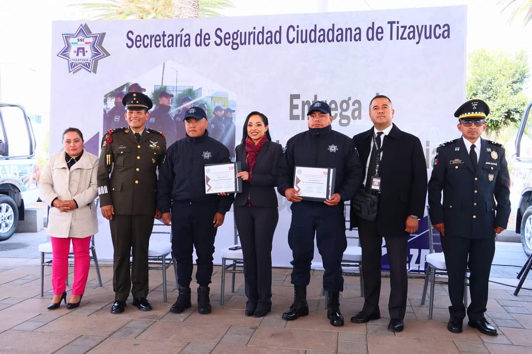 La alcaldesa encabezó la ceremonia, donde estuvieron también presentes los elementos de Protección Civil y Bomberos (Cortesía)