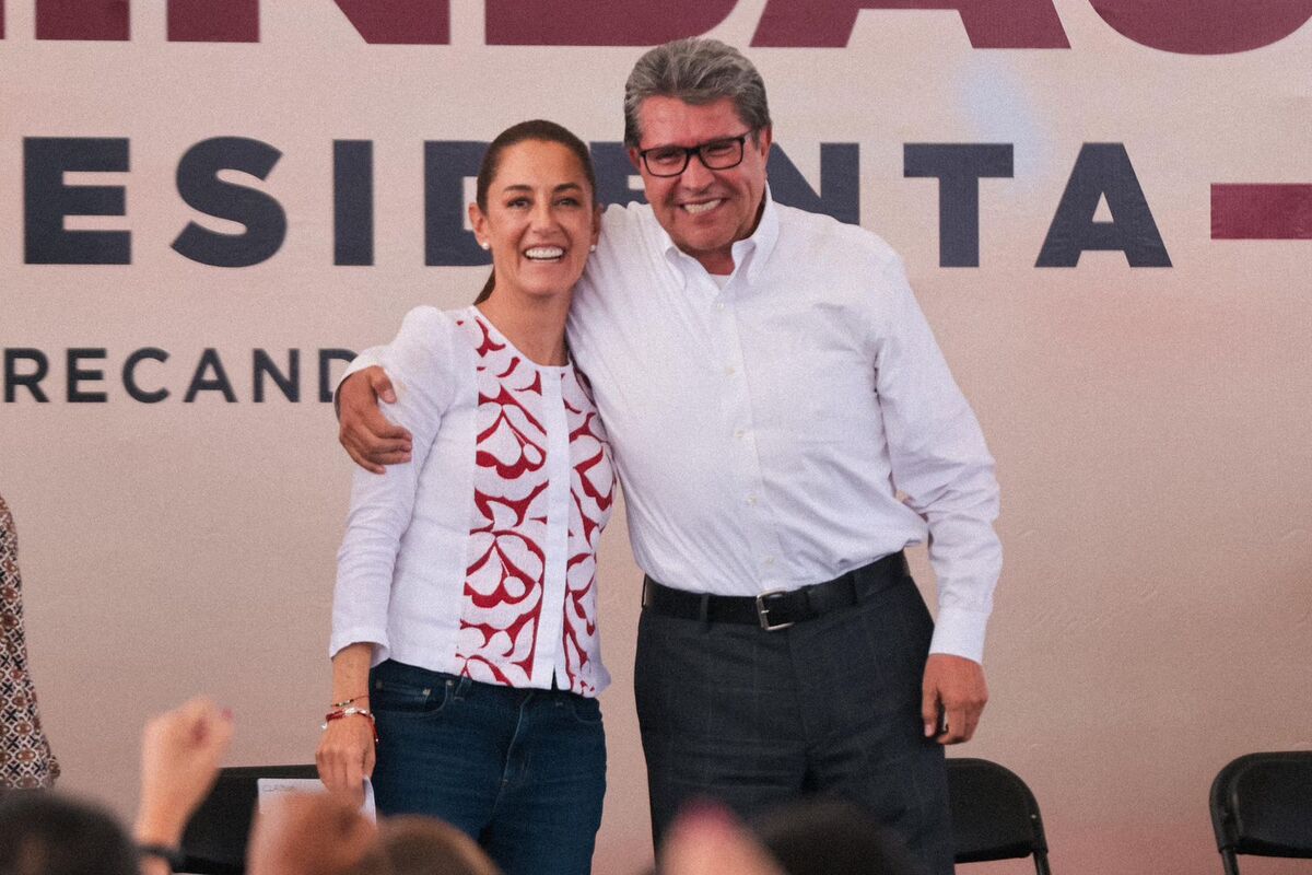 Claudia y Ricardo Monreal en gira por BCS. (Foto: Especial)