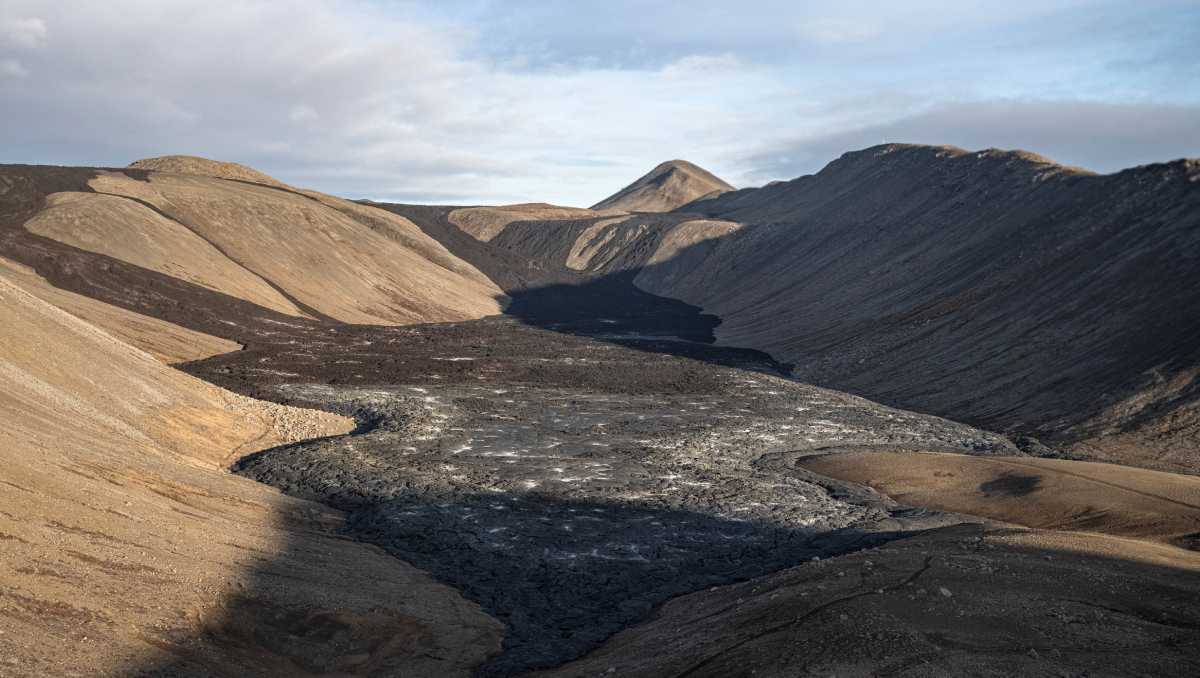 “Es muy difícil pensar en ello. Imaginar mi vida sin mi ciudad natal”, dice un residente de la urbe amenazada por el volcán. | Reuters