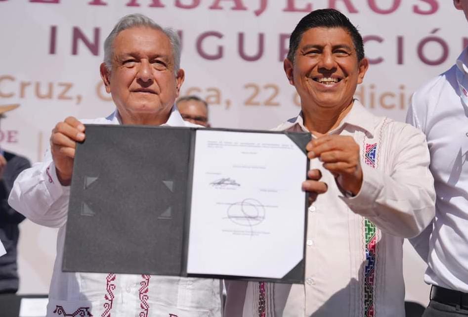 El gobernador de Oaxaca estuvo en la ceremonia de inauguración.