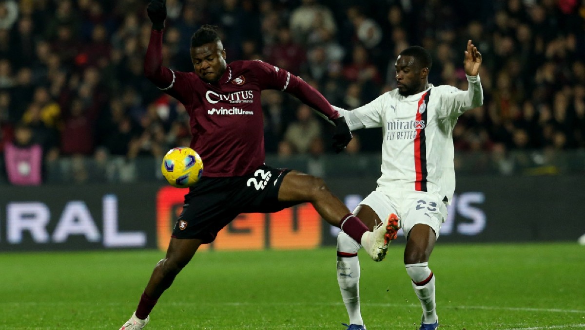 Milan empata de ultimo minuto el duelo ante Salernitana de Memo Ochoa (AFP)