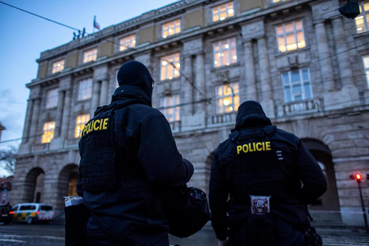 La policía de República Checa investiga el móvil del tiroteo en Praga. | EFE