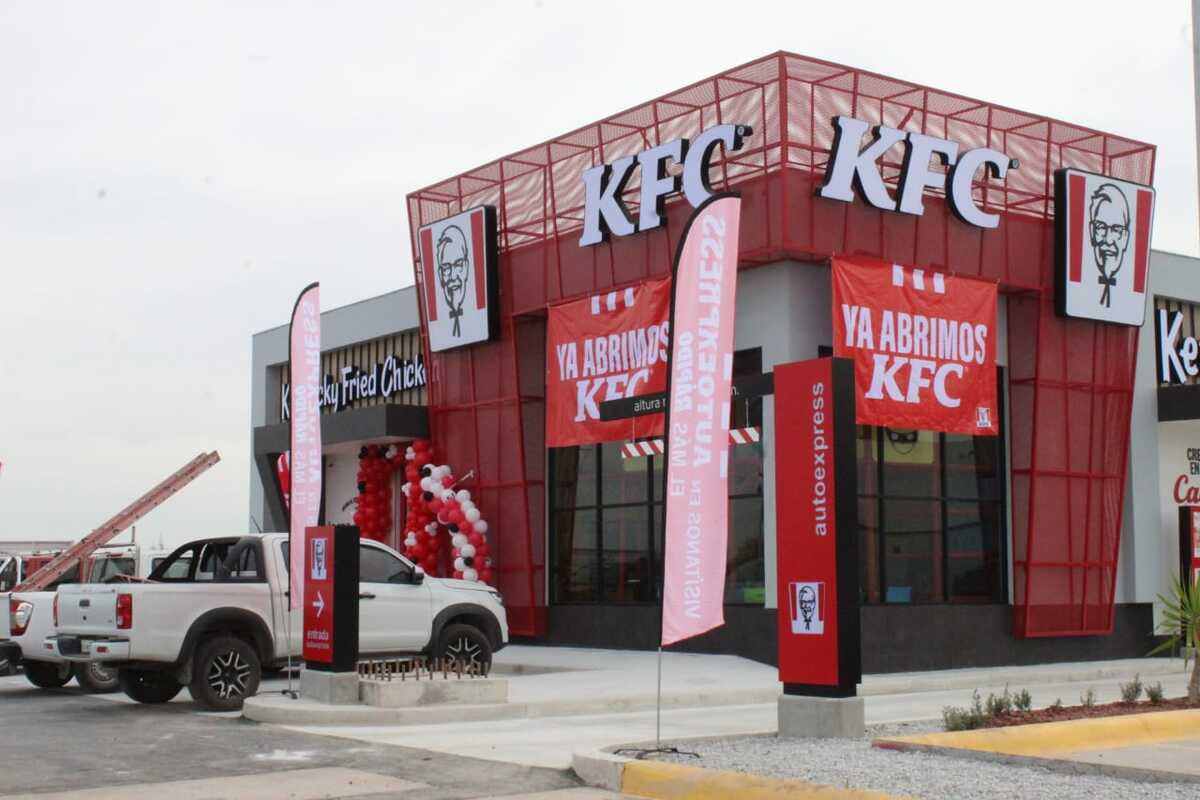 Este viernes se llevó a cabo la pre inauguración de KFC Mieleras en Torreón. | Roberto Amaya