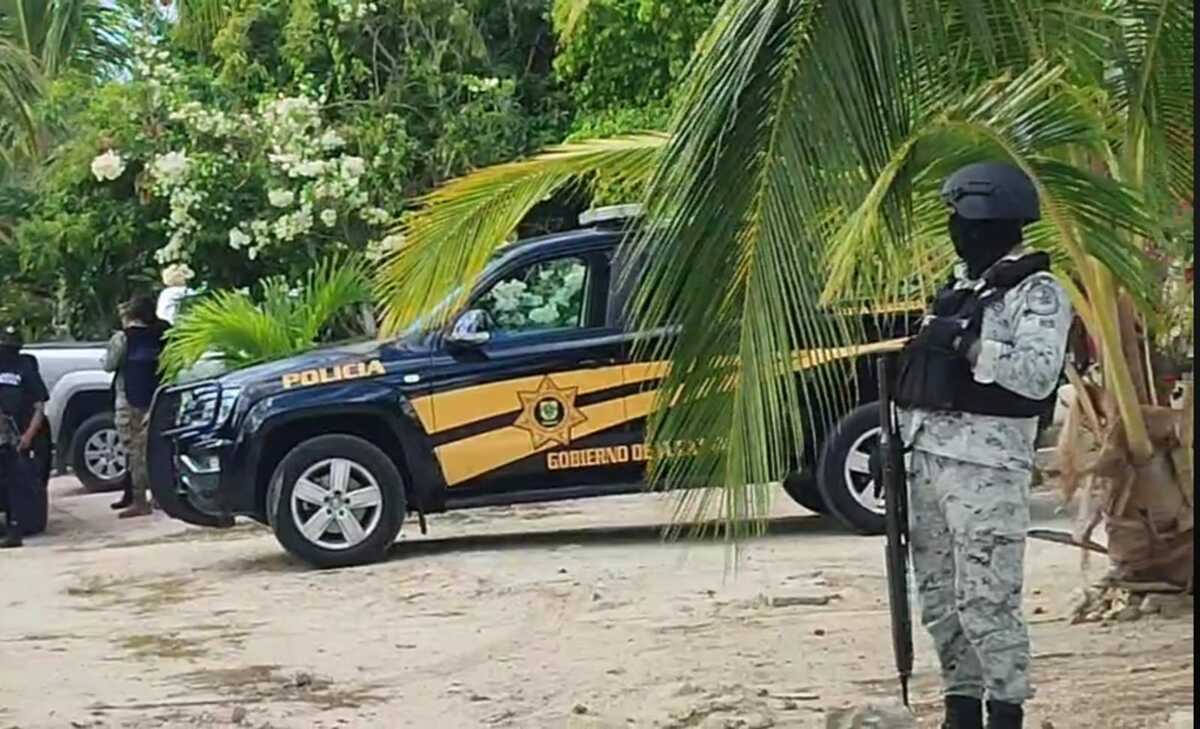 Elementos de Policía Estatal, marinos y Guardia Nacional se encargaron de asegurar el paquete (Alejandro Ruvalcaba)