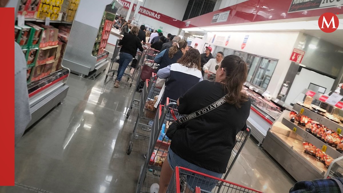 Reportan usuarios largas filas en Costco previo a la Navidad | ESPECIAL